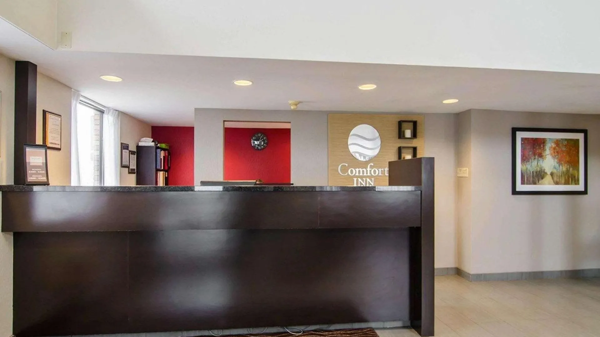 8 Airport Hotels Near Saskatoon Zoo Worth Booking