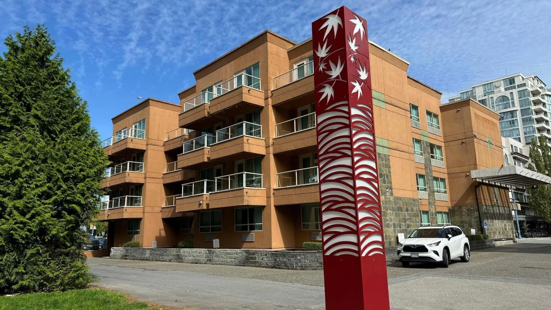 Staying Near Nat Bailey Stadium: 4 Airport Hotels Compared