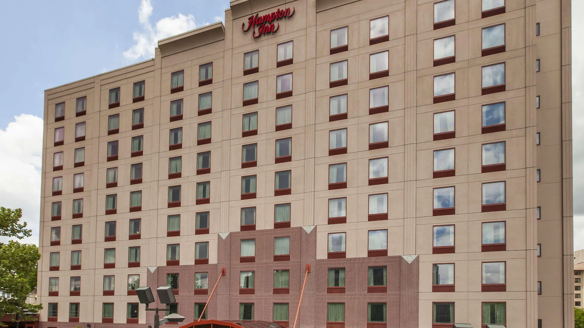 Where to Stay in Queens on a Budget: 15 Best Cheap Hotels