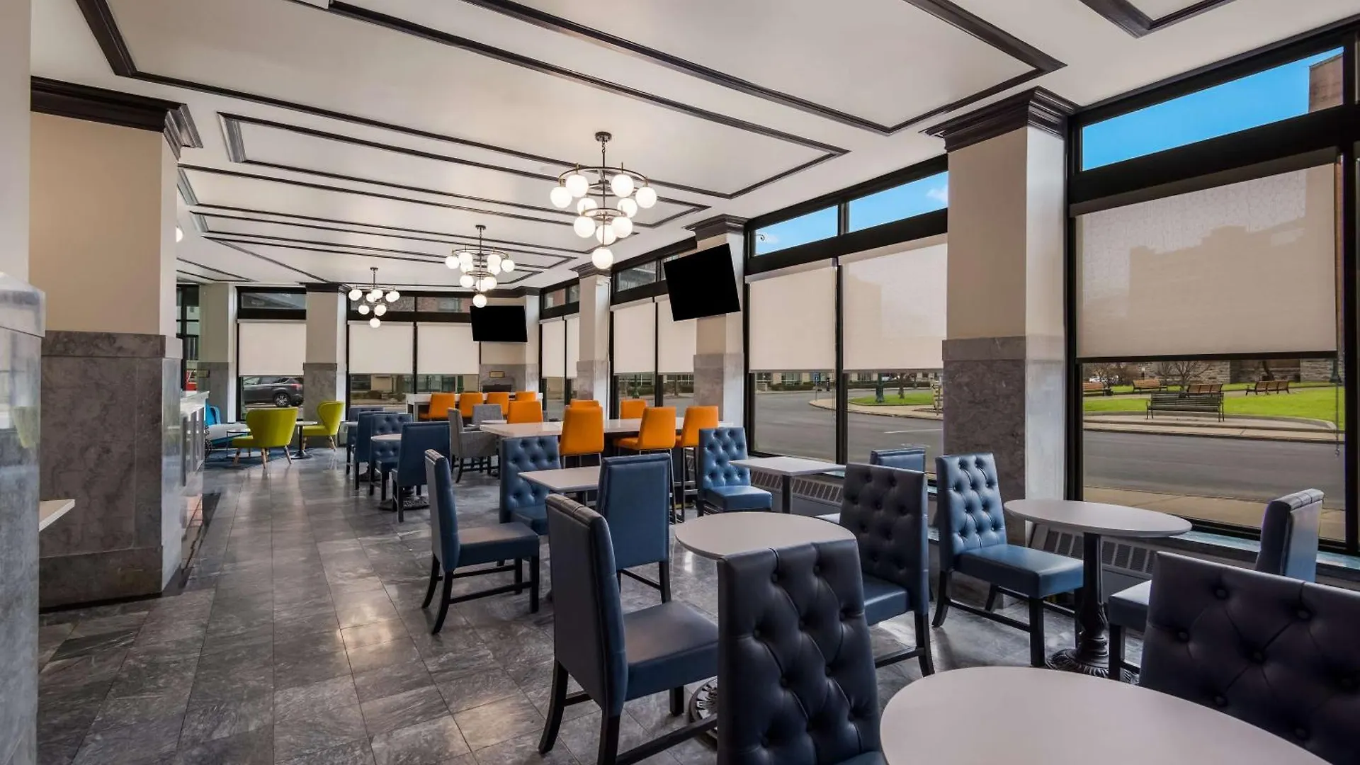 7 Exceptional Design Hotels Close to Erie Canal Museum