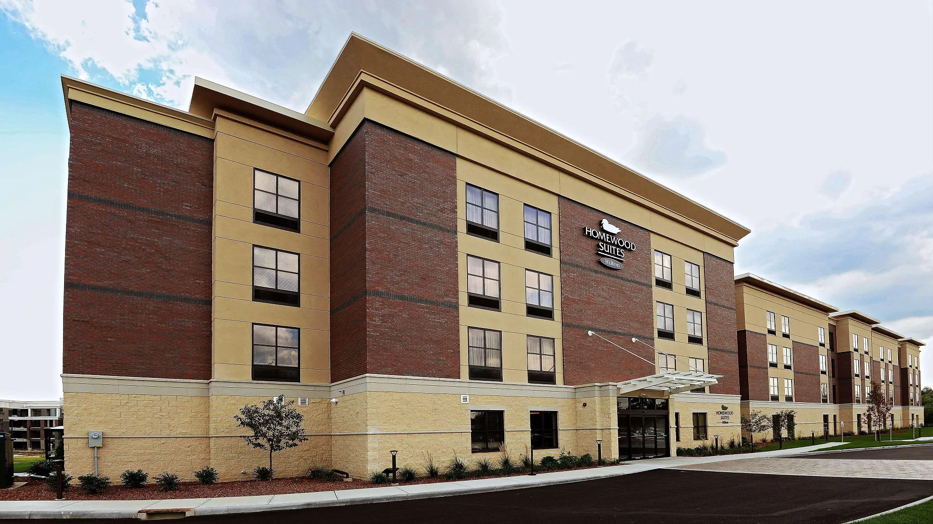 4 Business Hotels Near Blue Ash Civic League That Deliver