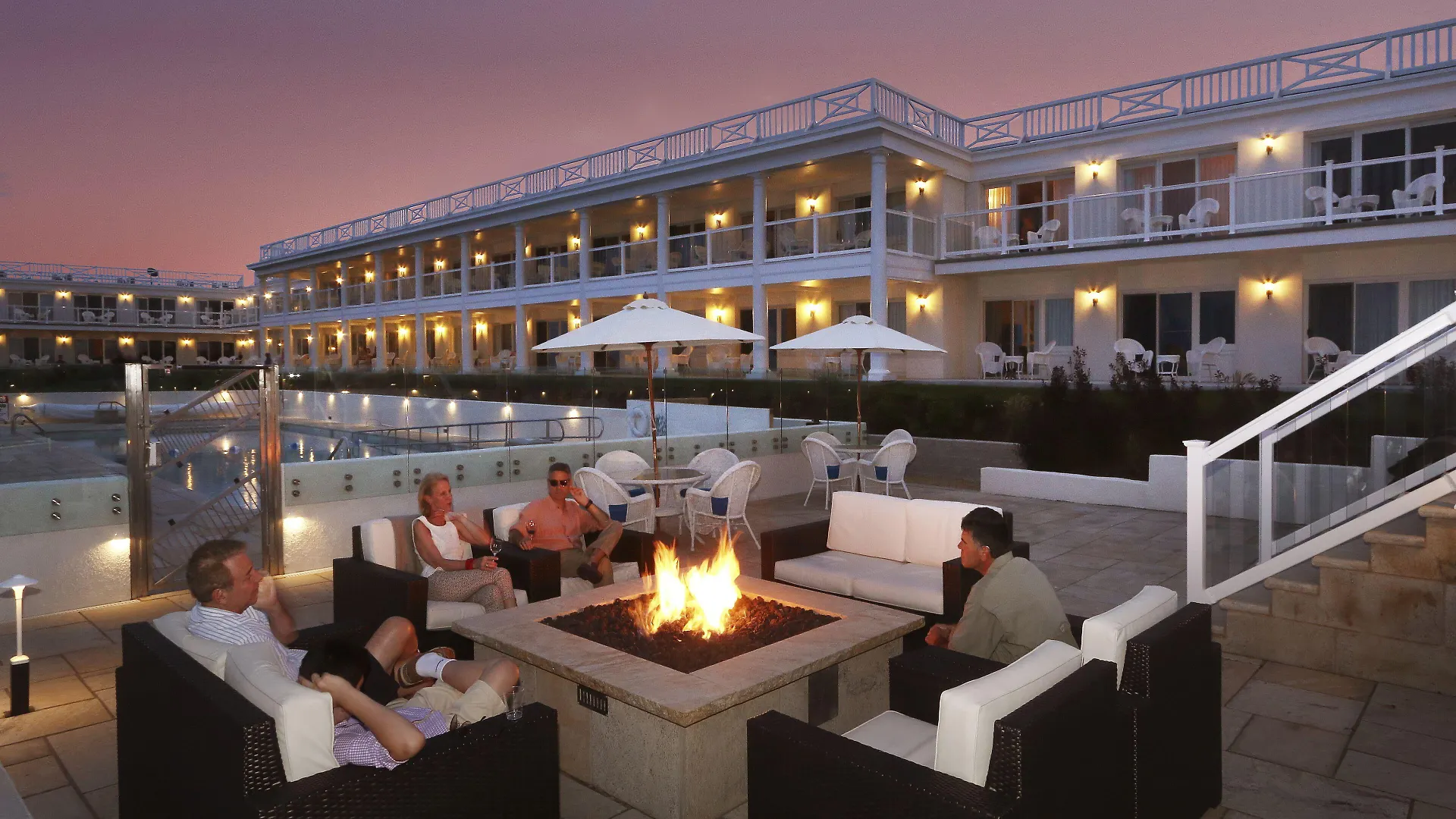 4 Romantic Hotels Near Motif Number 1 Worth Booking