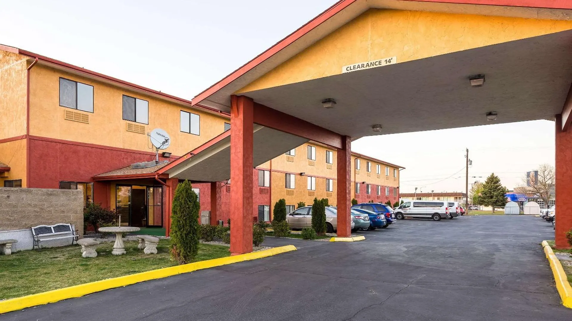 Where to Stay Near Parks and Recreation Dept: 5 Best 3-Star Hotels in Moses Lake