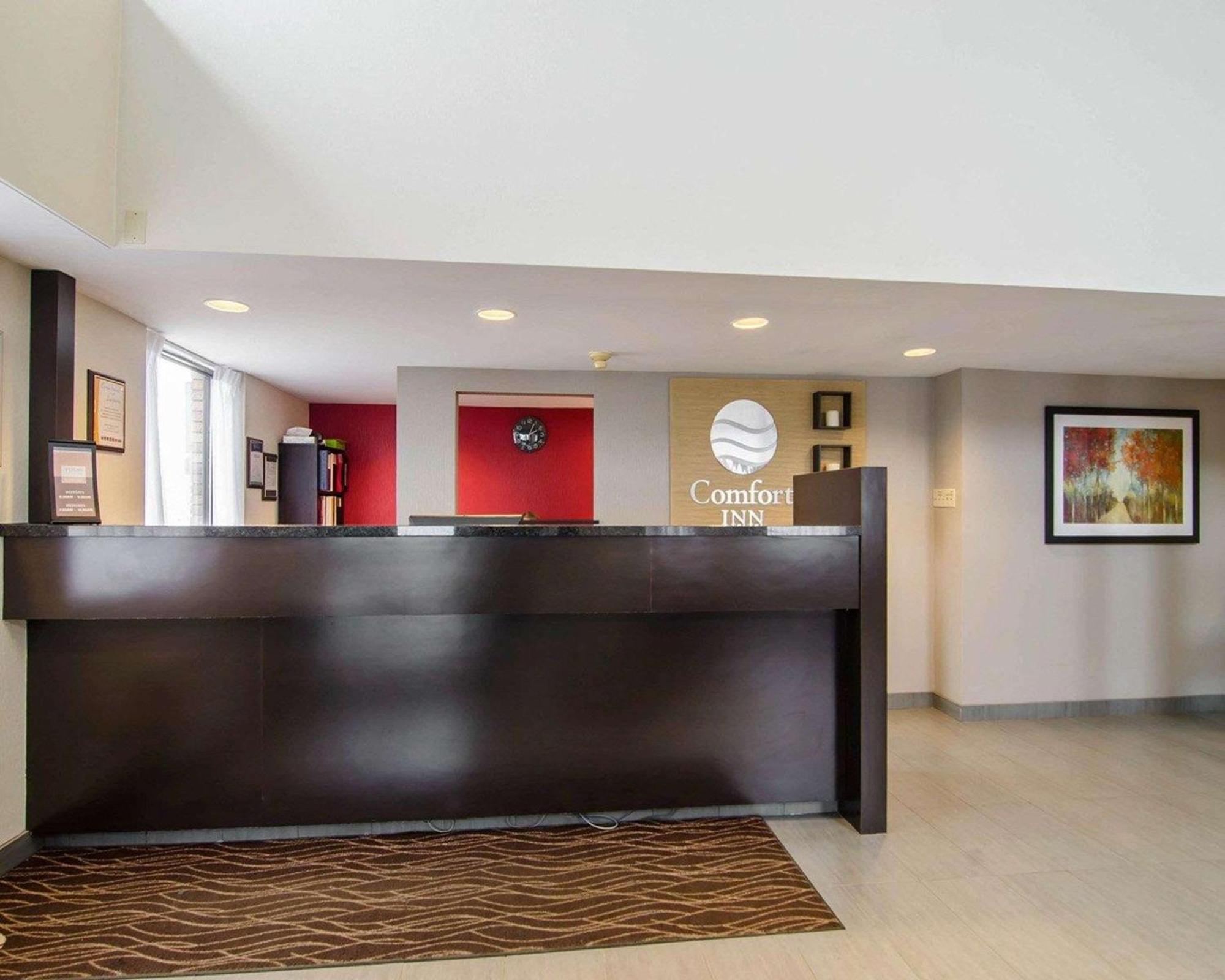 8 Airport Hotels Near Saskatoon Zoo Worth Booking