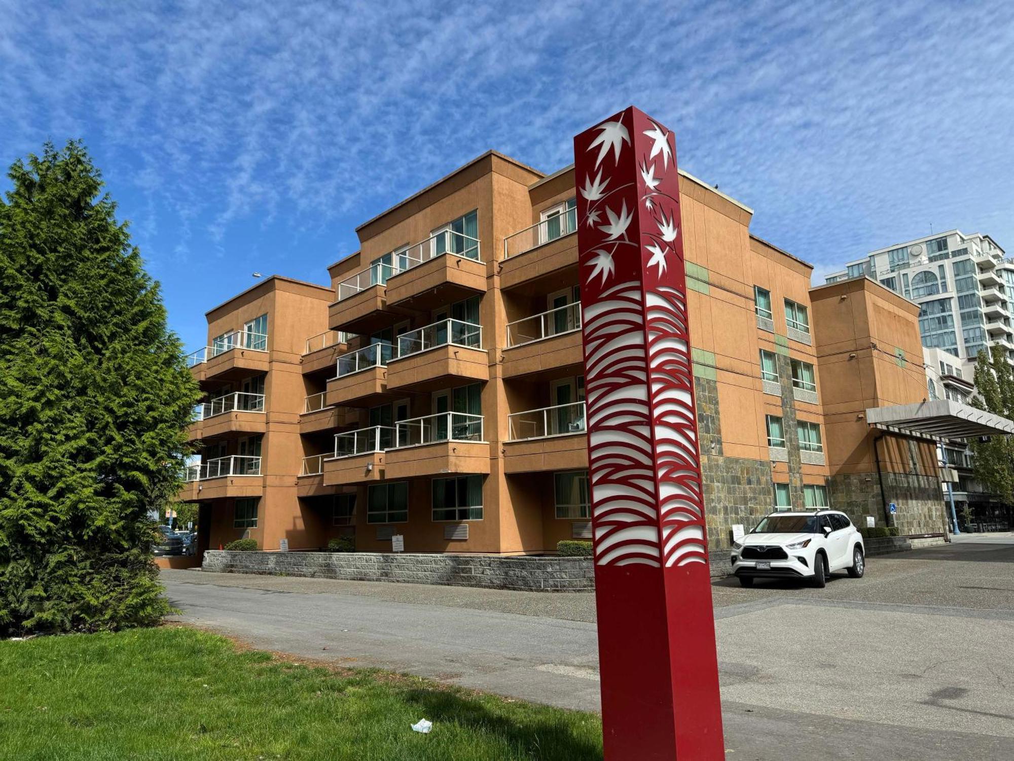 Staying Near Nat Bailey Stadium: 4 Airport Hotels Compared