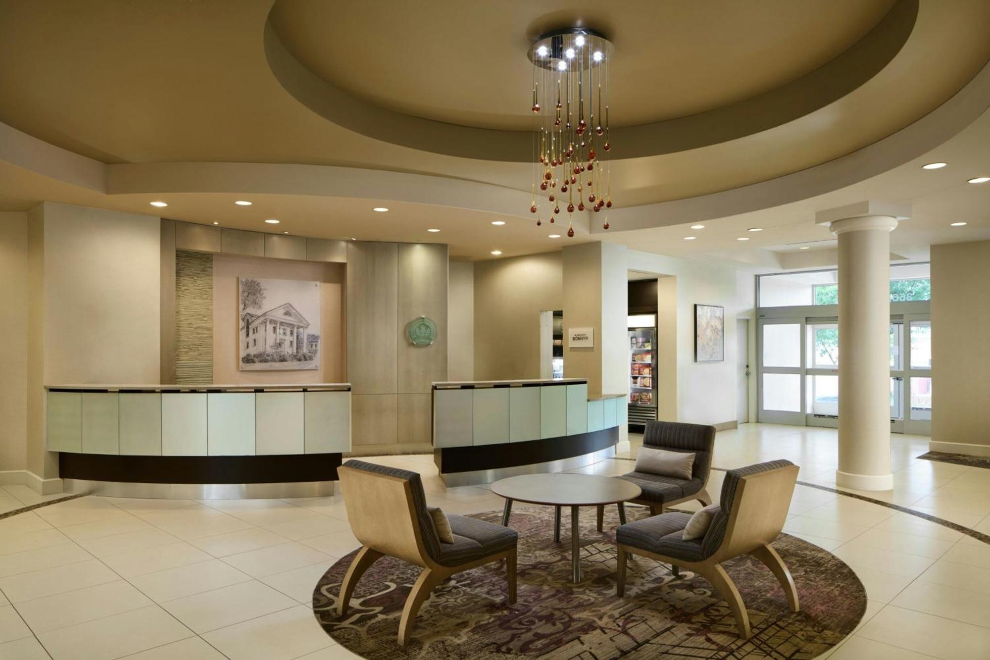 5 Family Hotels Near Nottoway Park With Kitchens & Pools