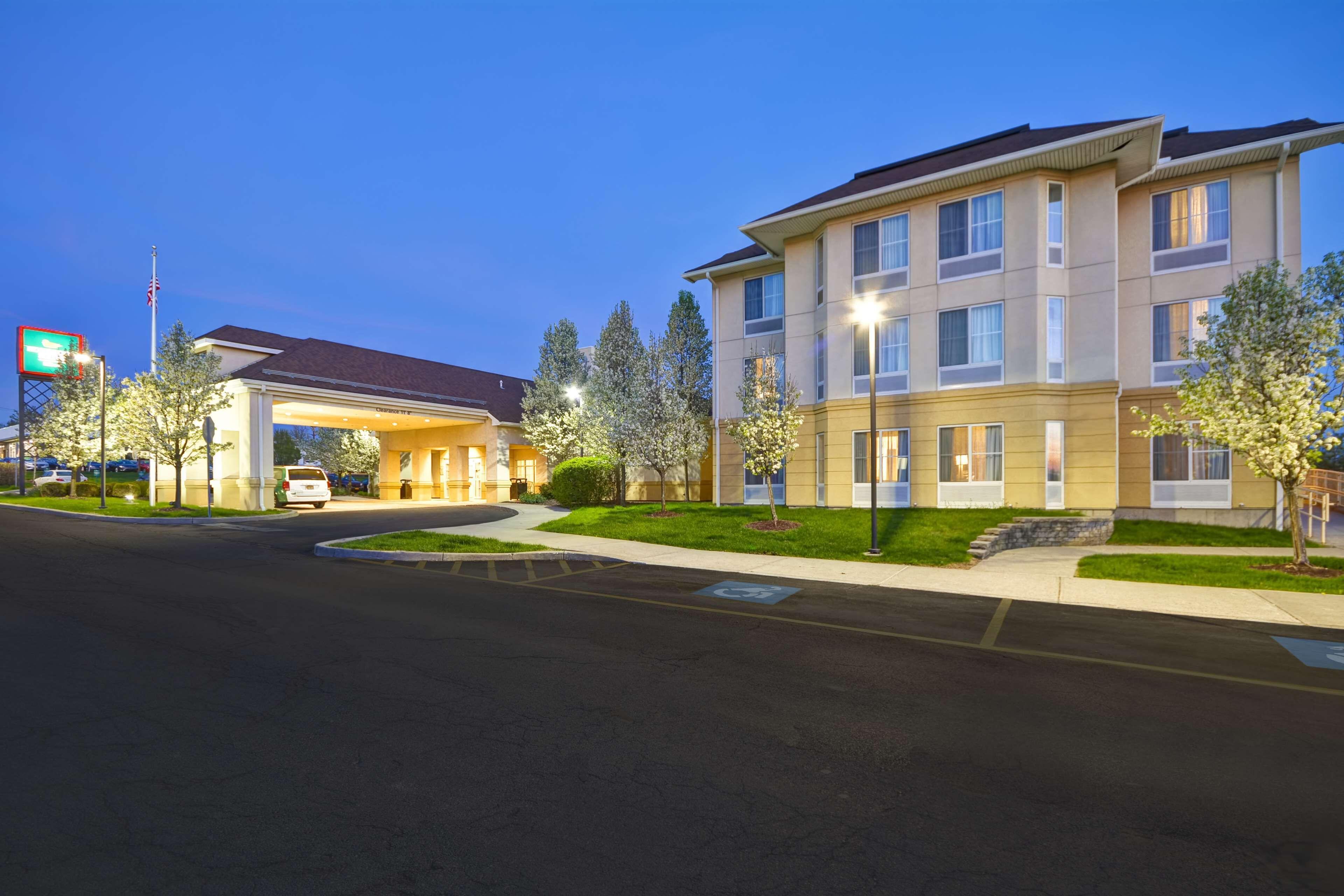 5 Family Hotels Close to Buttermilk Falls State Park