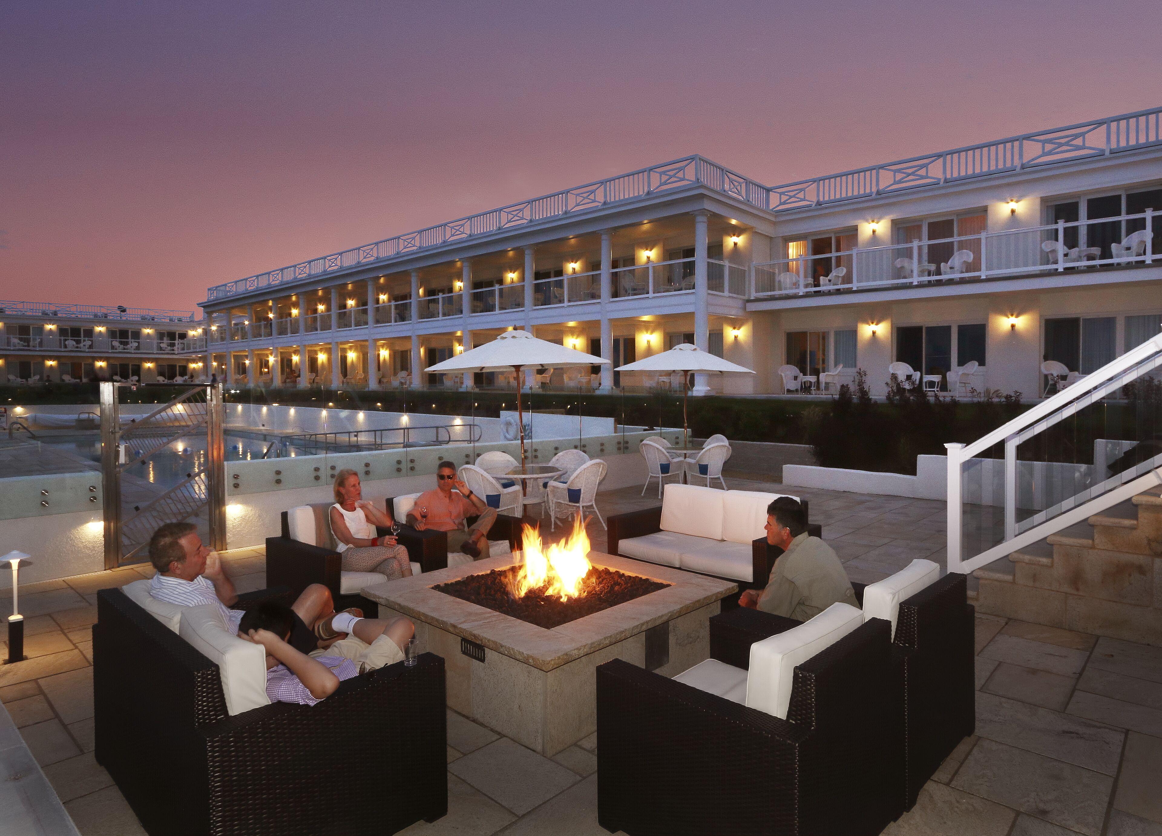 4 Romantic Hotels Near Motif Number 1 Worth Booking