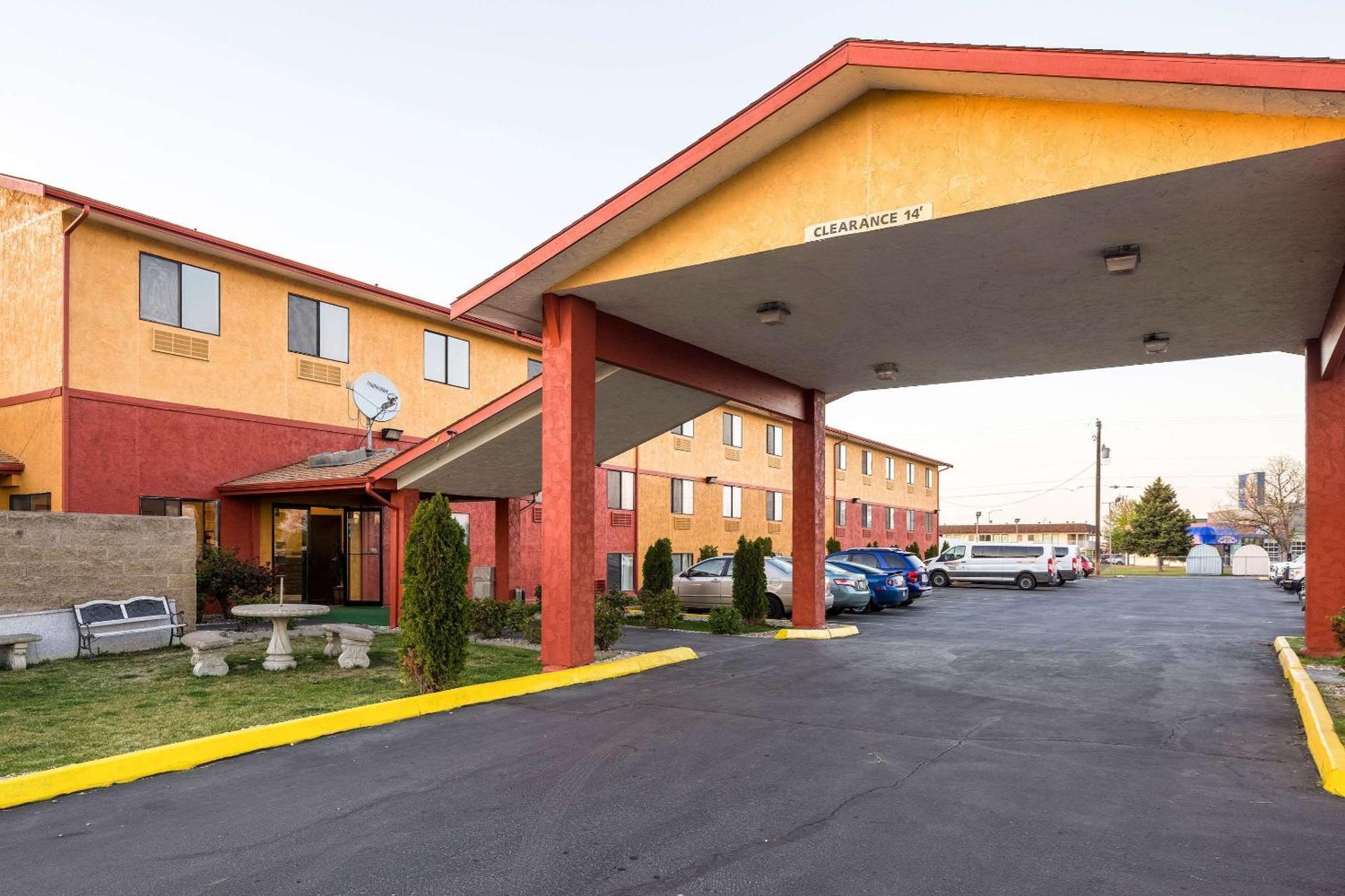 Where to Stay Near Parks and Recreation Dept: 5 Best 3-Star Hotels in Moses Lake