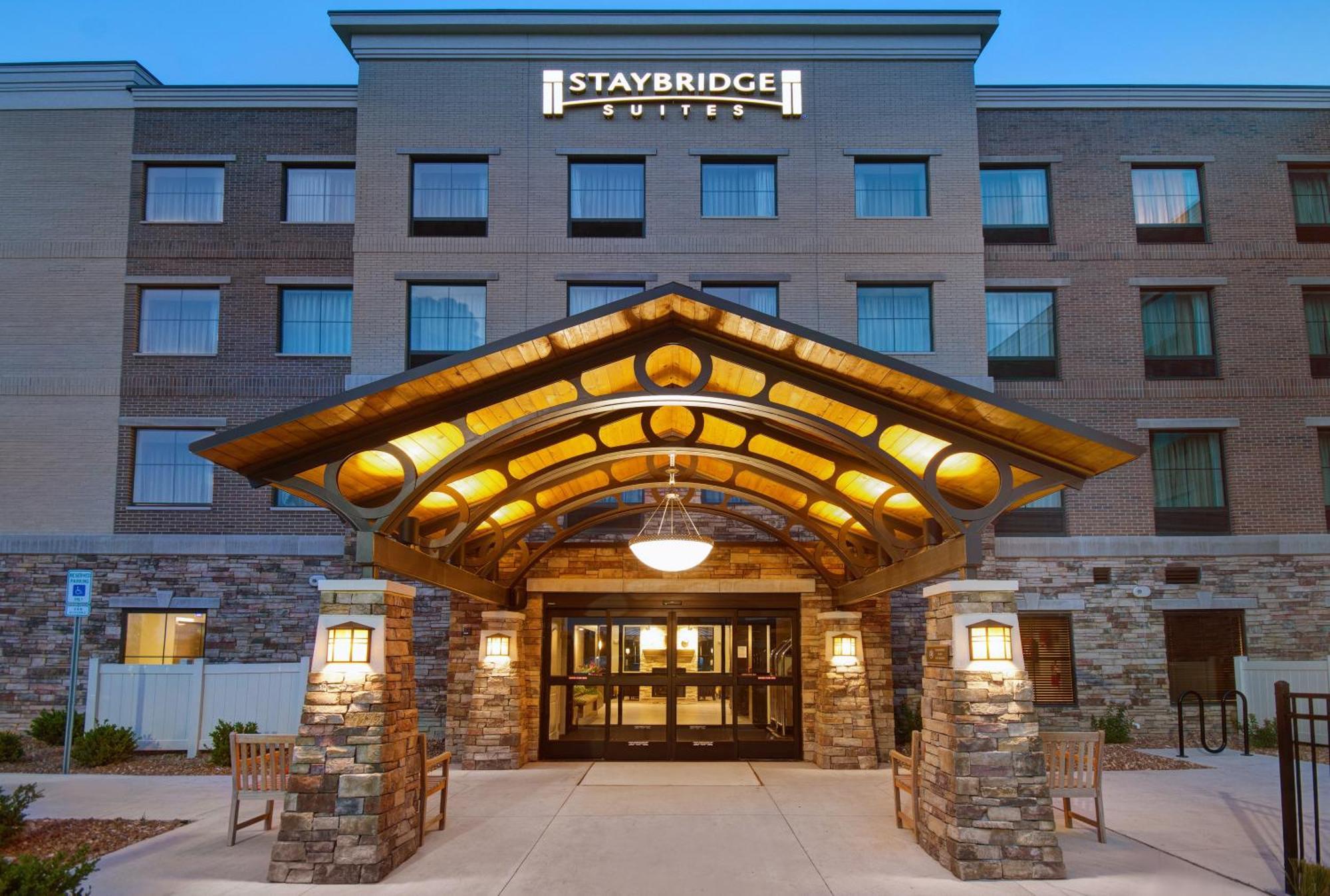 Where to Stay Near Oakland Mall: 4 Best Hotels in Troy